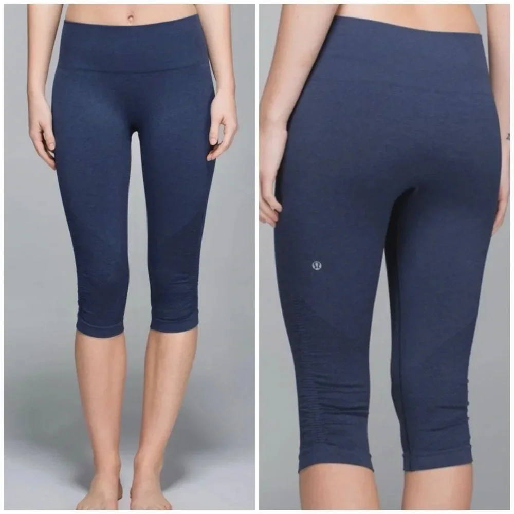 Lululemon In The Flow Crop. Ruched Cinched Legs. Heathered Deep Navy. Size 8 - Picture 1 of 12